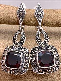 *Серьги Микс Марказит Гранат Пироп арт. HE848-052 вес 8,11 г - фото 332077