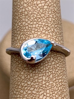 *Кольцо р.17,5 Голубой Топаз арт. R00029-927 вес 3,08 г - фото 333969
