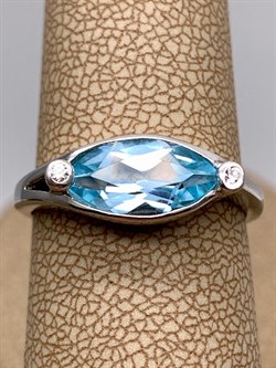 *КОЛЬЦО р.18 Голубой Топаз арт. R00057-464, (вес 3,26 г) - фото 334169