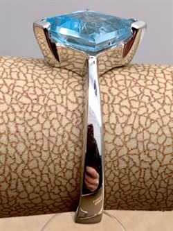 *Кольцо р.17,5 Голубой Топаз арт. R00401-935, (вес 4,02 г) - фото 335850