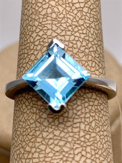 *Кольцо р.17,5 Голубой Топаз арт. R00401-935, (вес 4,02 г) - фото 335851
