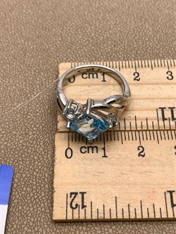 *КОЛЬЦО р.18 Голубой Топаз арт. R00230-310, (вес 4,58 г) - фото 335953