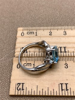 *КОЛЬЦО р.18 Голубой Топаз арт. R00230-310, (вес 4,58 г) - фото 335954