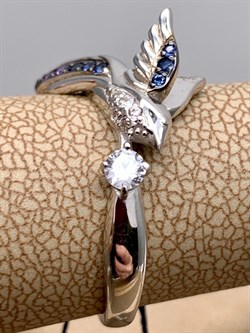 *Кольцо р.17,5 Колибри Фианит арт. 01-1991/КЦ11-00-383 вес 2,62 г - фото 337079 *Кольцо р.17,5 Колибри Фианит арт. 01-1991/КЦ11-00-383 вес 2,62 г - фото 337079