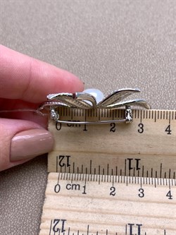 *Брошь Белый Жемчуг Фианит арт. PI-Br02434-X-W-PN-X-W-949 вес 8,3 г - фото 337532 *Брошь Белый Жемчуг Фианит арт. PI-Br02434-X-W-PN-X-W-949 вес 8,3 г - фото 337532