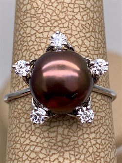 *Кольцо р.17,5 Шоколадный Жемчуг д.9*9,5мм арт. 1.0434.0.b-638 Вес 2,86 г - фото 337661 *Кольцо р.17,5 Шоколадный Жемчуг д.9*9,5мм арт. 1.0434.0.b-638 Вес 2,86 г - фото 337661