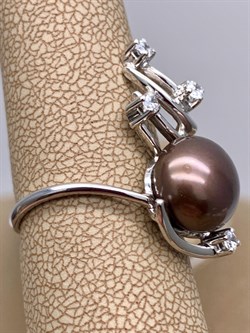 *Кольцо р.18 Шоколадный Жемчуг д.10,5*11мм арт. 1.0294.0.b-644 Вес 3,92 г - фото 337696 *Кольцо р.18 Шоколадный Жемчуг д.10,5*11мм арт. 1.0294.0.b-644 Вес 3,92 г - фото 337696