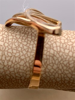 *Брошь-Кольцо для платка р.17,75 Лист Белый Фианит цв Красное  арт. 12-0003-00-401-1110-48-071 вес 3,19 г - фото 343745 *Брошь-Кольцо для платка р.17,75 Лист Белый Фианит цв Красное  арт. 12-0003-00-401-1110-48-071 вес 3,19 г - фото 343745