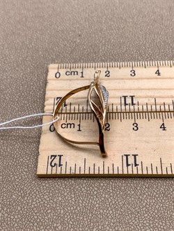 *Брошь-Кольцо для платка р.17,75 Лист Белый Фианит цв Красное  арт. 12-0003-00-401-1110-48-071 вес 3,19 г - фото 343750 *Брошь-Кольцо для платка р.17,75 Лист Белый Фианит цв Красное  арт. 12-0003-00-401-1110-48-071 вес 3,19 г - фото 343750