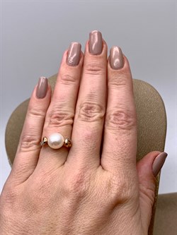 *Кольцо р.16 д.9-9,5 Белый Жемчуг цв Красное арт. 1.0243.0.b-235 Вес 2,72 г - фото 345642