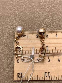 *Серьги д.9-9,5 Белый Жемчуг цв Красное арт. 2.0243.2.b-766 Вес 5,21 г - фото 345660 *Серьги д.9-9,5 Белый Жемчуг цв Красное арт. 2.0243.2.b-766 Вес 5,21 г - фото 345660