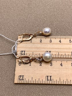 *Серьги д.9-9,5 Белый Жемчуг цв Красное арт. 2.0243.2.b-766 Вес 5,21 г - фото 345661 *Серьги д.9-9,5 Белый Жемчуг цв Красное арт. 2.0243.2.b-766 Вес 5,21 г - фото 345661