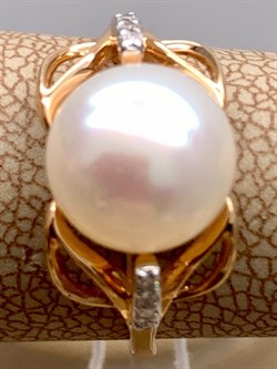 *Кольцо р.16,5 Белый Жемчуг д.9-9,5 цв Красное арт. 1.0242.0.b-568 Вес 3,5 г - фото 345703