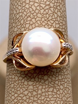 *Кольцо р.16,5 Белый Жемчуг д.9-9,5 цв Красное арт. 1.0242.0.b-568 Вес 3,5 г - фото 345705