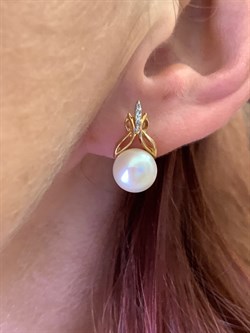 *Серьги Белый Жемчуг д.9-9,5 цв Красное арт. 2.0242.1.b-575 Вес 4,98 г - фото 345713