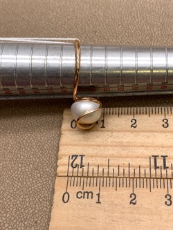 *Кольцо р.17,5 Белый Жемчуг д.10-10,5 цв Красное арт. 1.0422.0.b-449 Вес 3,41 г - фото 345790 *Кольцо р.17,5 Белый Жемчуг д.10-10,5 цв Красное арт. 1.0422.0.b-449 Вес 3,41 г - фото 345790