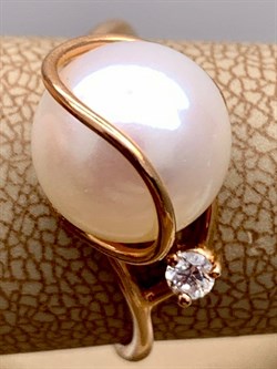 *Кольцо р.17,5 Белый Жемчуг д.10-10,5 цв Красное арт. 1.0422.0.b-324 Вес 3,49 г - фото 345802 *Кольцо р.17,5 Белый Жемчуг д.10-10,5 цв Красное арт. 1.0422.0.b-324 Вес 3,49 г - фото 345802