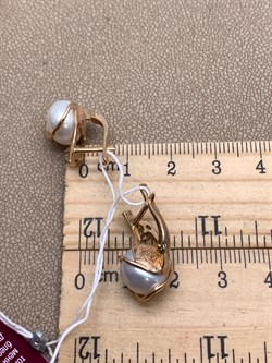 *Серьги Белый Жемчуг д.10-10,5 цв Красное арт. 2.0422.0.b-386 Вес 6,39 г - фото 345813 *Серьги Белый Жемчуг д.10-10,5 цв Красное арт. 2.0422.0.b-386 Вес 6,39 г - фото 345813