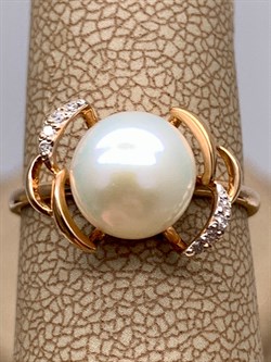 *Кольцо р.16,5 Белый Жемчуг д.9-9,5 цв Красное арт. 1.0237.0.b-408 Вес 2,89 г - фото 345826