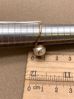 *Кольцо р.17 Белый Жемчуг д.9,5-10 цв Красное арт. 1.0423.0.b-944 Вес 3,28 г - фото 345895 *Кольцо р.17 Белый Жемчуг д.9,5-10 цв Красное арт. 1.0423.0.b-944 Вес 3,28 г - фото 345895