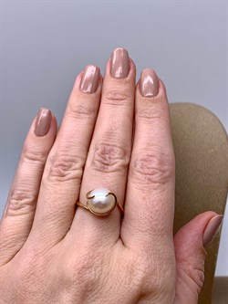 *Кольцо р.17 Белый Жемчуг д.9,5-10 цв Красное арт. 1.0423.0.b-944 Вес 3,28 г - фото 345900 *Кольцо р.17 Белый Жемчуг д.9,5-10 цв Красное арт. 1.0423.0.b-944 Вес 3,28 г - фото 345900