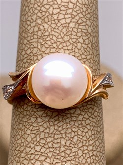 *Кольцо р.17 Белый Жемчуг д.9,5-10 цв Красное арт. 1.0446.0.b-605 Вес 3,55 г - фото 345919