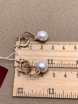 *Серьги Белый Жемчуг д.10,5-11 цв Красное арт. 2.0176.0.b-202 Вес 6,62 г - фото 345940