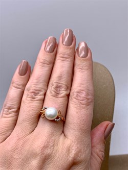 *Кольцо р.17 Белый Жемчуг д.9-9,5 цв Красное арт. 1.0245.0.b-353 Вес 3,08 г - фото 345963 *Кольцо р.17 Белый Жемчуг д.9-9,5 цв Красное арт. 1.0245.0.b-353 Вес 3,08 г - фото 345963