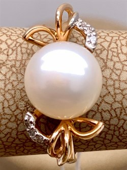 *Кольцо р.16 Белый Жемчуг д.9-9,5 цв Красное арт. 1.0245.0.b-780 Вес 3,04 г - фото 345970 *Кольцо р.16 Белый Жемчуг д.9-9,5 цв Красное арт. 1.0245.0.b-780 Вес 3,04 г - фото 345970