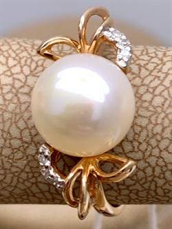 *Кольцо р.16 Белый Жемчуг д.9-9,5 цв Красное арт. 1.0245.0.b-818 Вес 3,13 г - фото 345981