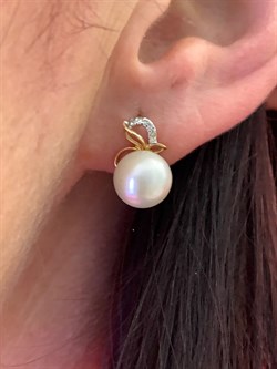 *Серьги Белый Жемчуг д.9-9,5 цв Красное арт. 2.0245.1.b-391 Вес 4,6 г - фото 345991