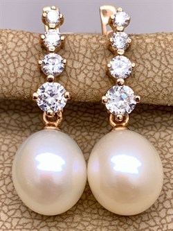 *Серьги д.9,5-10 Белый Жемчуг цв Красное арт. 2.0046.0.d-624 Вес 5,72 г - фото 346001