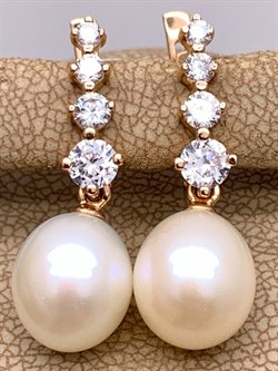 *Серьги д.9,5-10 Белый Жемчуг цв Красное арт. 2.0046.0.d-624 Вес 5,72 г - фото 346002