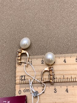 *Серьги д.9,5-10 Белый Жемчуг цв Красное арт. 2.0046.0.d-624 Вес 5,72 г - фото 346004