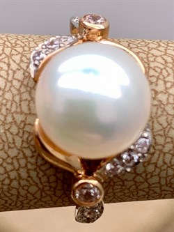 *Кольцо р.17,5 д.10,5-11 Белый Жемчуг цв Красное арт. 1.0441.0.b-508 Вес 4,3 г - фото 346067 *Кольцо р.17,5 д.10,5-11 Белый Жемчуг цв Красное арт. 1.0441.0.b-508 Вес 4,3 г - фото 346067