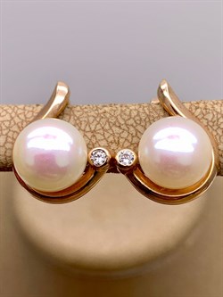 *Серьги д.9-9,5 Белый Жемчуг цв Красное арт. 2.0326.9.b-621 Вес 4,92 г - фото 346075