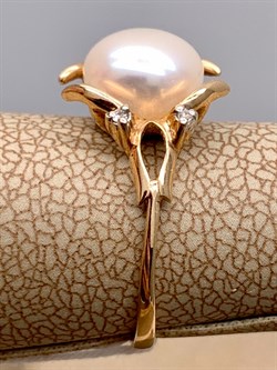 *Кольцо р.16,5  д.8,5-9 Белый Жемчуг цв Красное арт. 1.0240.0.b-943 Вес 2,6 г - фото 346095 *Кольцо р.16,5  д.8,5-9 Белый Жемчуг цв Красное арт. 1.0240.0.b-943 Вес 2,6 г - фото 346095