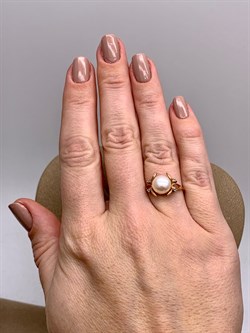 *Кольцо р.16,5  д.8,5-9 Белый Жемчуг цв Красное арт. 1.0240.0.b-943 Вес 2,6 г - фото 346097 *Кольцо р.16,5  д.8,5-9 Белый Жемчуг цв Красное арт. 1.0240.0.b-943 Вес 2,6 г - фото 346097