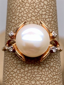 *Кольцо р.17 д.8,5-9 Белый Жемчуг цв Красное арт. 1.0240.0.b-936 Вес 2,89 г - фото 346106 *Кольцо р.17 д.8,5-9 Белый Жемчуг цв Красное арт. 1.0240.0.b-936 Вес 2,89 г - фото 346106