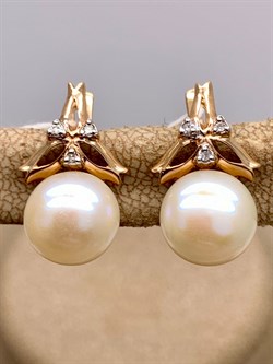 *Серьги д.9-9,5  Белый Жемчуг цв Красное арт. 2.0240.1.b-545 Вес 5,17 г - фото 346113 *Серьги д.9-9,5  Белый Жемчуг цв Красное арт. 2.0240.1.b-545 Вес 5,17 г - фото 346113