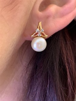 *Серьги д.9-9,5  Белый Жемчуг цв Красное арт. 2.0240.1.b-545 Вес 5,17 г - фото 346114 *Серьги д.9-9,5  Белый Жемчуг цв Красное арт. 2.0240.1.b-545 Вес 5,17 г - фото 346114