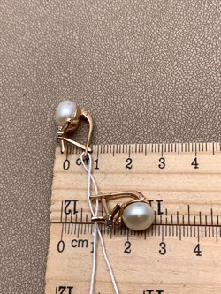 *Серьги д.9-9,5  Белый Жемчуг цв Красное арт. 2.0240.1.b-545 Вес 5,17 г - фото 346115 *Серьги д.9-9,5  Белый Жемчуг цв Красное арт. 2.0240.1.b-545 Вес 5,17 г - фото 346115