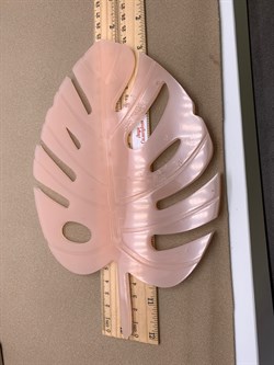 Поднос лист Монстеры р.24*17 см Пудровый арт 063017 вес 112,04 гр - фото 346136