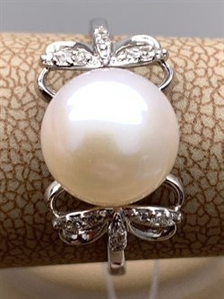 *Кольцо р.17,5 Белый Жемчуг д.9-9,5 цв Белое арт. 1.0246.0.b-735 Вес 3,35 г - фото 346217 *Кольцо р.17,5 Белый Жемчуг д.9-9,5 цв Белое арт. 1.0246.0.b-735 Вес 3,35 г - фото 346217