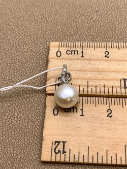 *Кулон Белый Жемчуг д.8,5-9 цв Белое арт. 3.0248.0.b-547 Вес 1,8 г - фото 346249 *Кулон Белый Жемчуг д.8,5-9 цв Белое арт. 3.0248.0.b-547 Вес 1,8 г - фото 346249