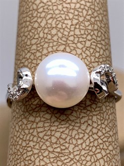 *Кольцо р.18,5 Белый Жемчуг д.9-9,5 цв Белое арт. 1.0243.0.b-942 Вес 2,9 г - фото 346256