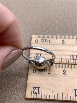 *Кольцо р.18,5 Белый Жемчуг д.9-9,5 цв Белое арт. 1.0243.0.b-942 Вес 2,9 г - фото 346258