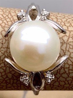 *Кольцо р.16 Белый Жемчуг д.8,5-9 цв Белое арт 1.0240.0.b-056 Вес 2,8 г - фото 346425 *Кольцо р.16 Белый Жемчуг д.8,5-9 цв Белое арт 1.0240.0.b-056 Вес 2,8 г - фото 346425