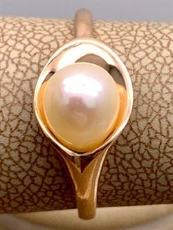 *Кольцо р.18,5 д.6,5-7 Белый Жемчуг цв Красное арт. 1.0676.0.d-892 Вес 3,06 г - фото 346645