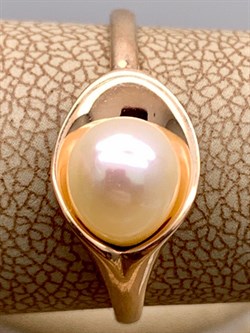 *Кольцо р.18,5 д.6,5-7 Белый Жемчуг цв Красное арт. 1.0676.0.d-892 Вес 3,06 г - фото 346646